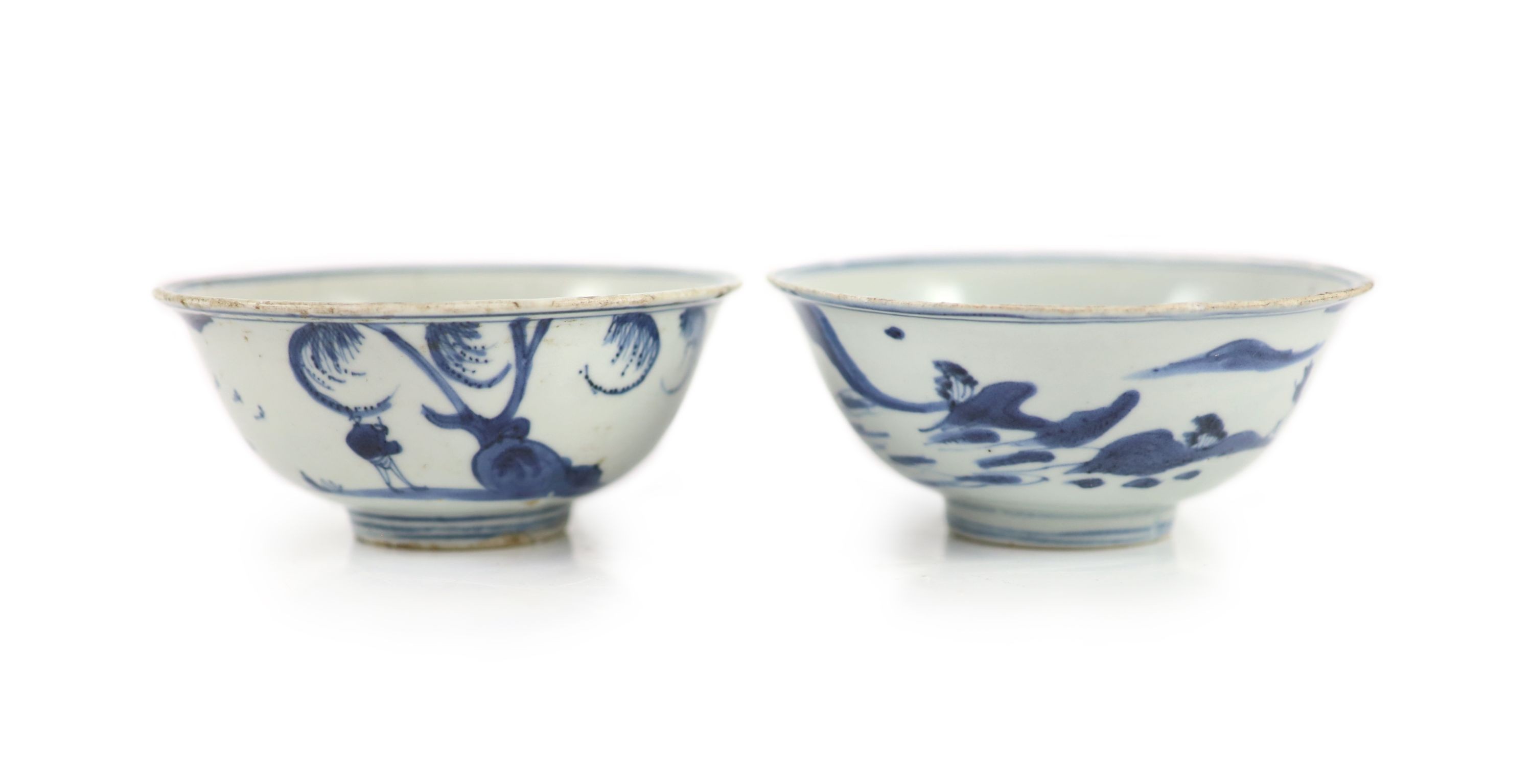 A pair of Chinese Ming blue and white bowls, Wanli period, 13.5 cm diameter